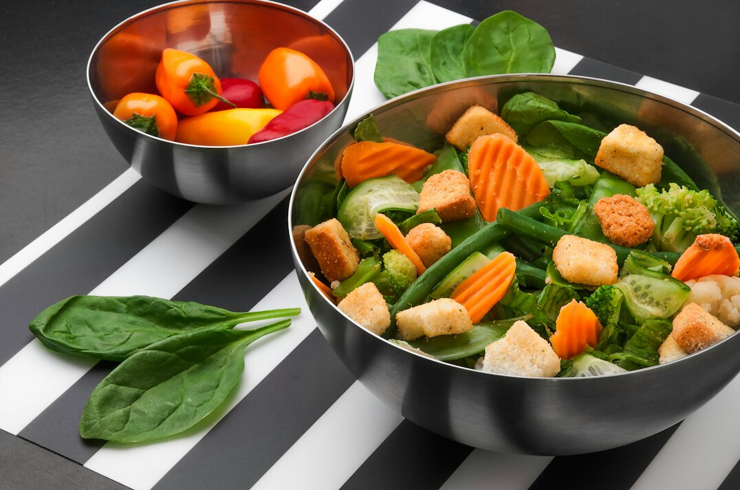 Fresh salad bowl with colorful vegetables